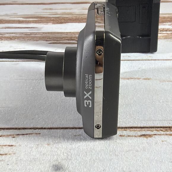 Kodak EasyShare M530 12.2MP Digital Camera – Carbon w/ Battery & Charger - Picture 3 of 6